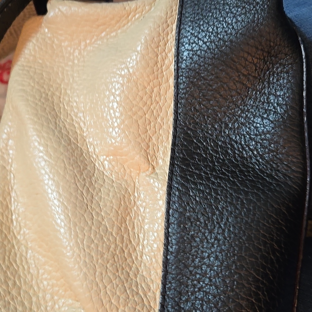 Black and Cream Leather Bag - Picture 11 of 17